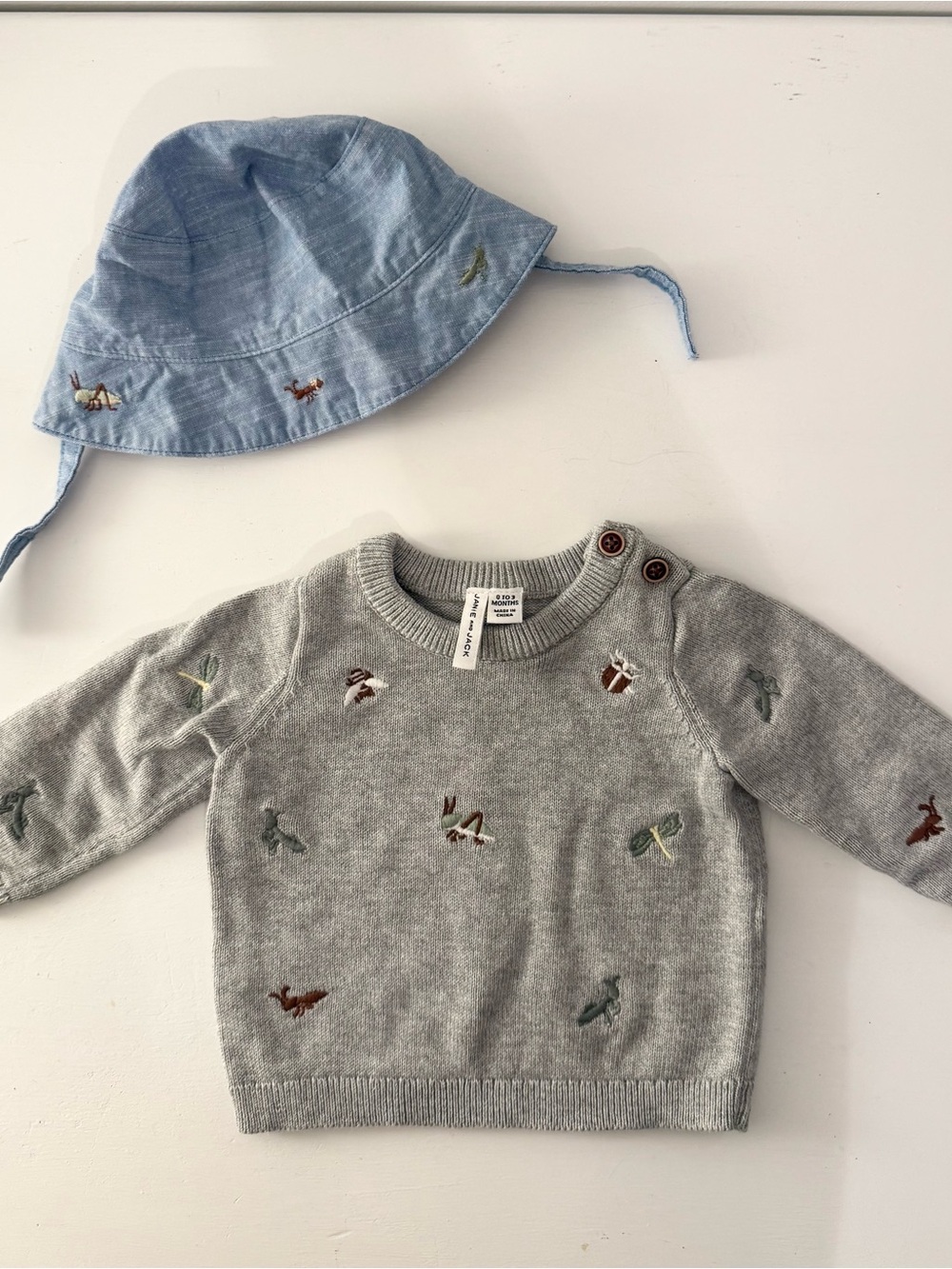 EUC 0-3M, Janie and Jack Baby Crewneck Sweater with Matching Hat